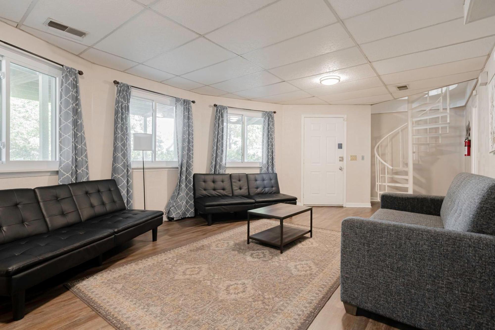 Opulent Octagonal Oasis With Spiral Stairs-Minutes To Base Villa Columbia Exteriör bild